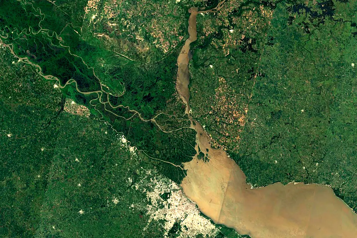 Uruguay River: satellite view of the mouth
