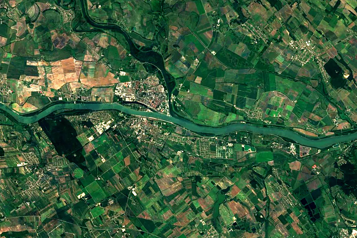 Váh: satellite view of the mouth