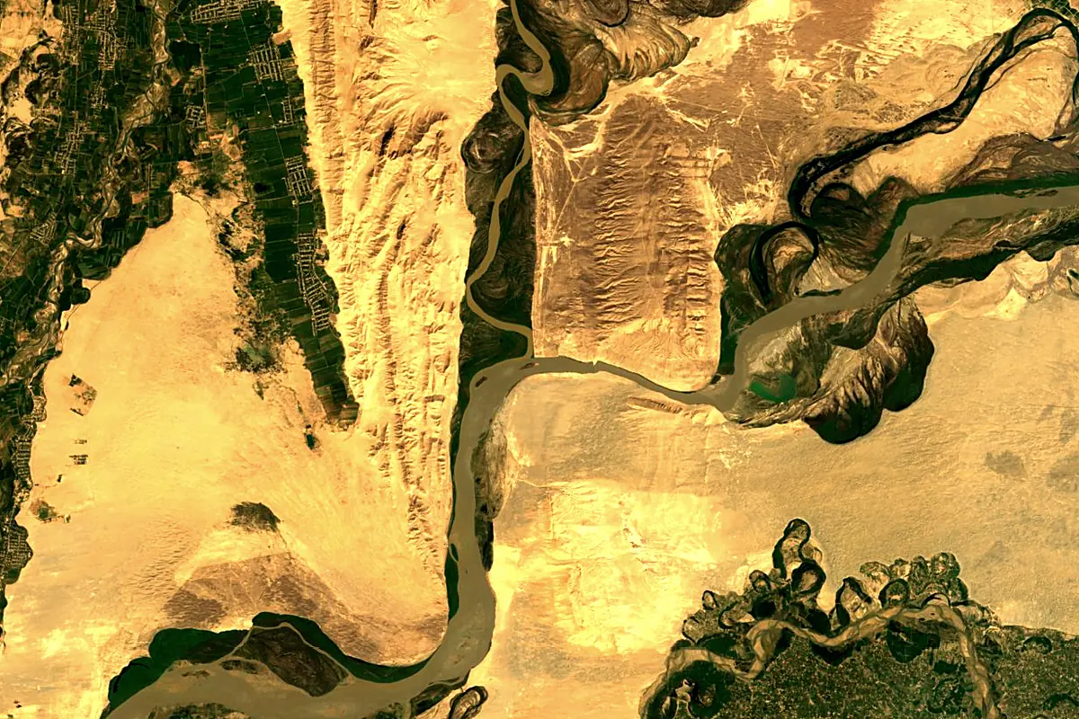 Vakhsh River: satellite view of the mouth