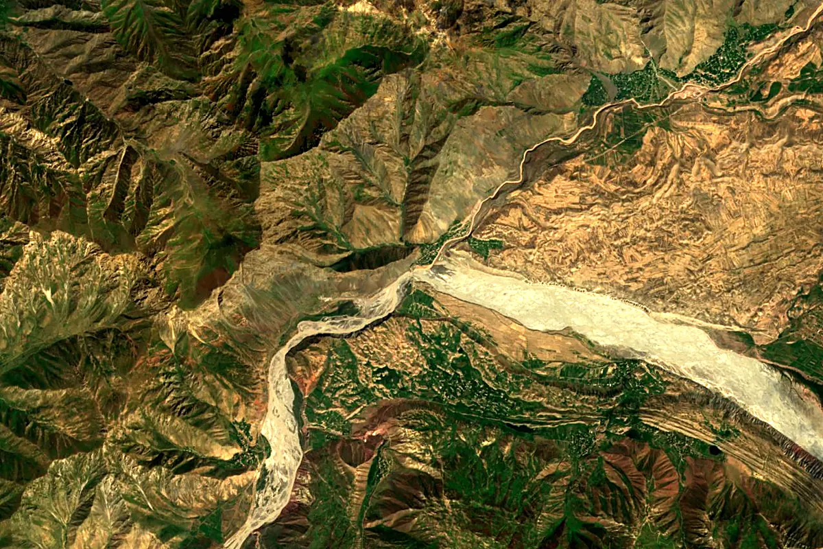 Vakhsh River: satellite view of the source