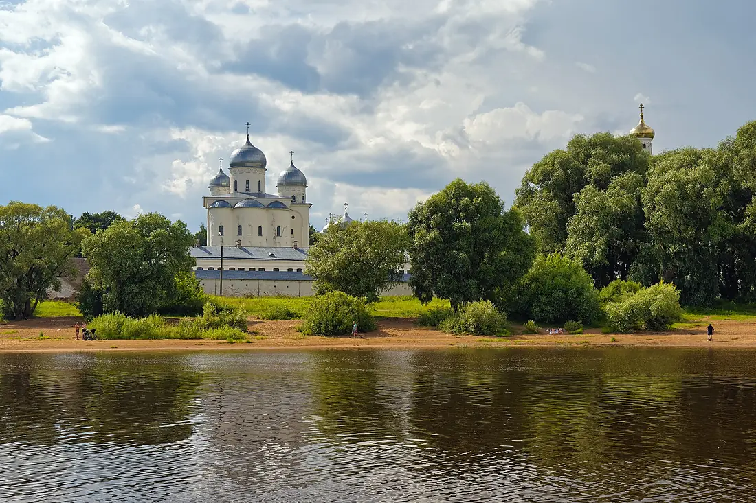 Veliky Novgorod. Volkhov river. Yuriev Monastery P7211187 2350