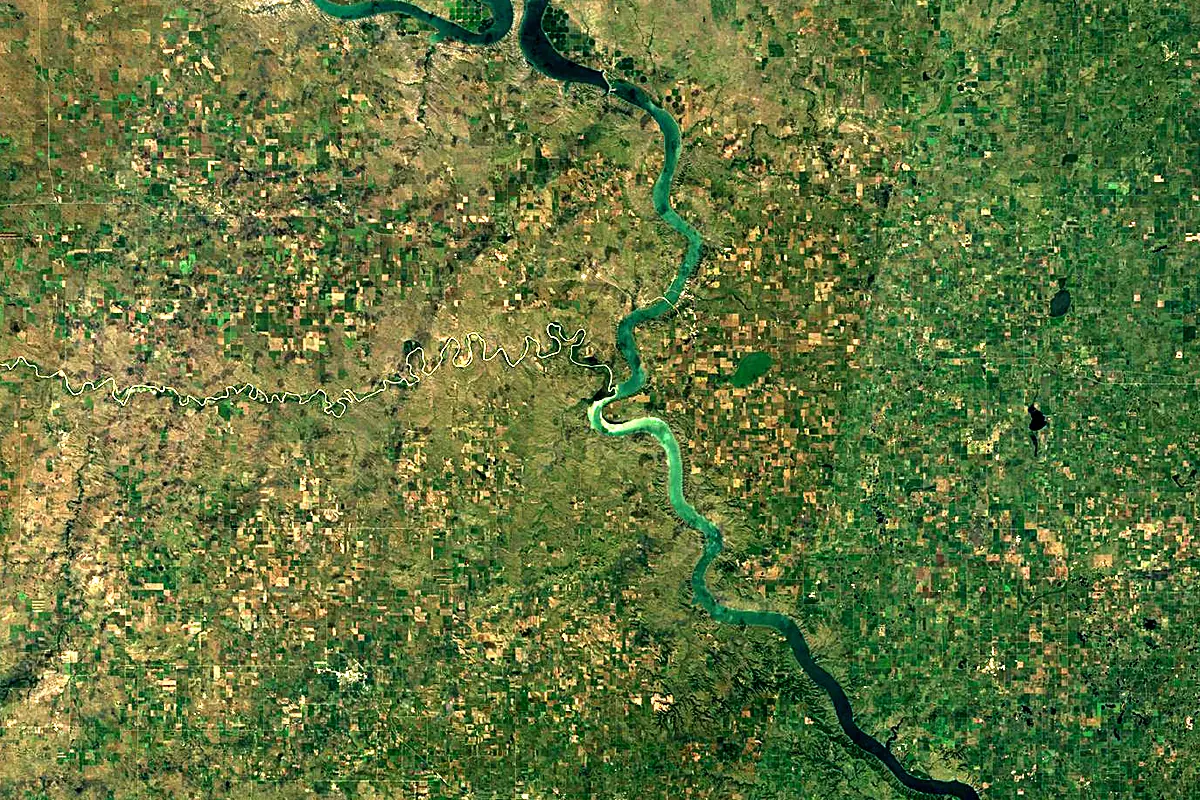 White River: satellite view of the mouth
