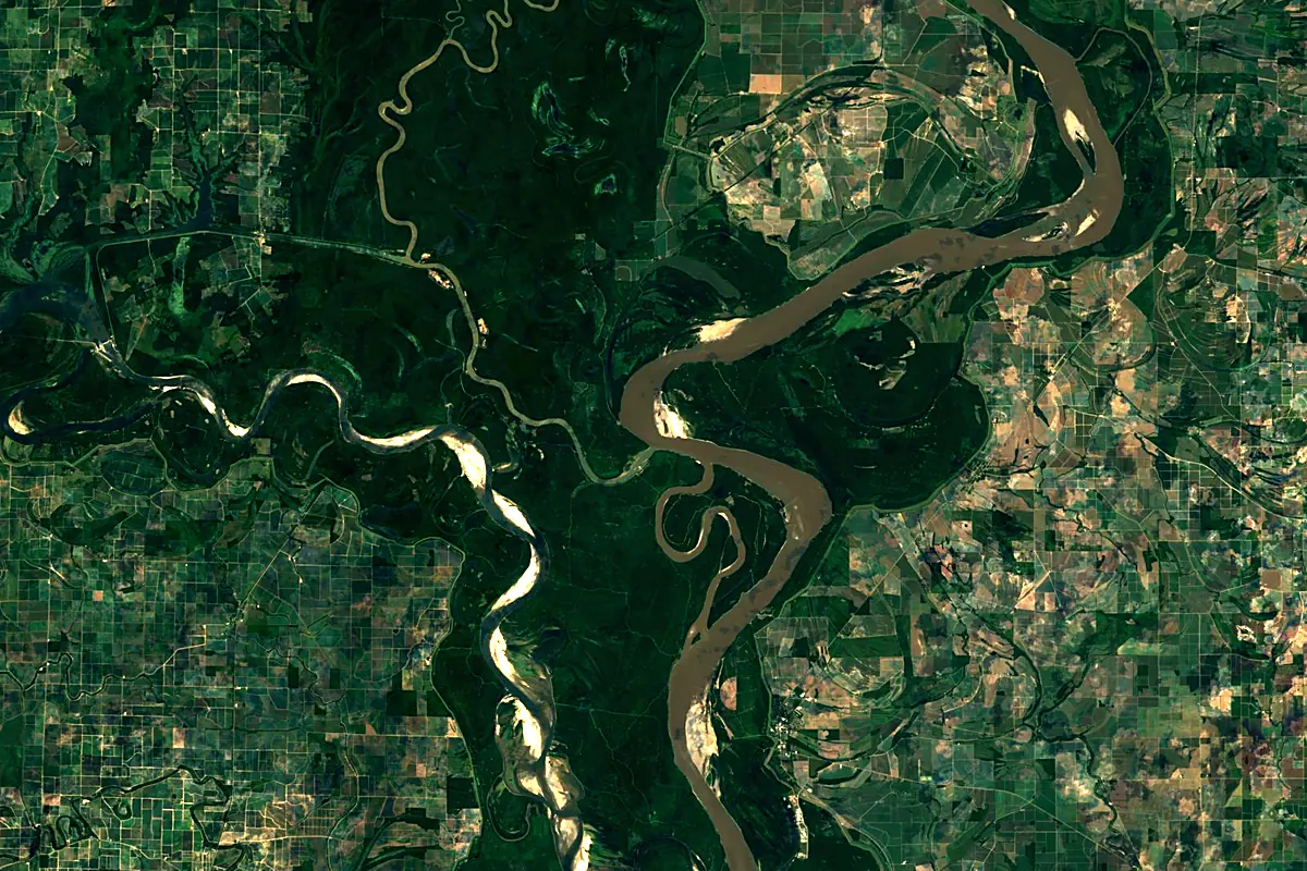 White River: satellite view of the mouth