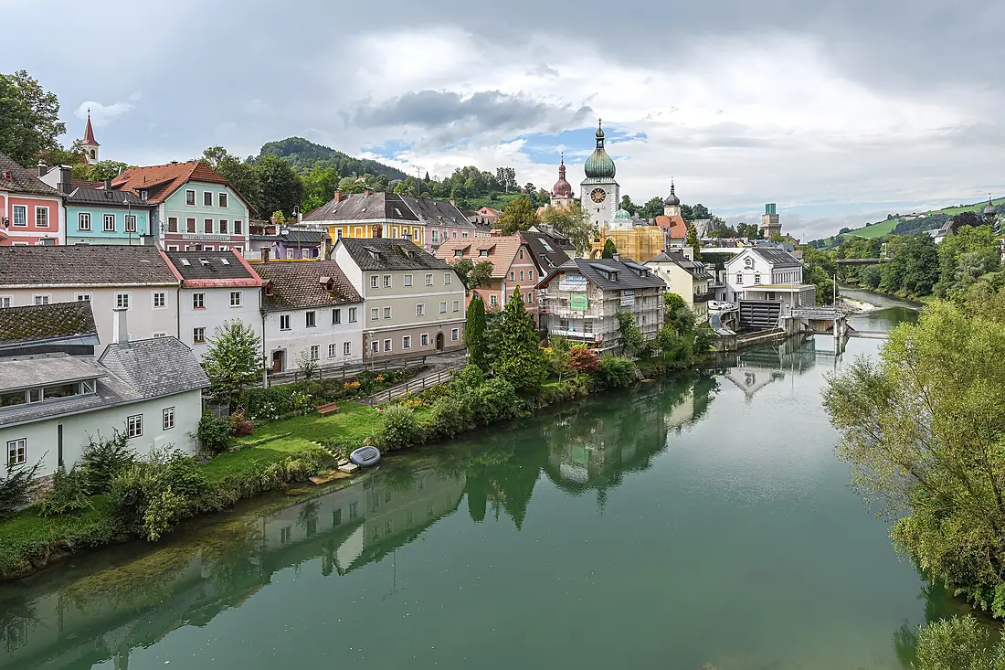 Waidhofen linkes Ybbsufer ab Zeller Brücke nach nordwest-9441