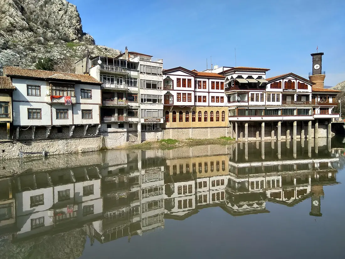Amasya evleri ve Yeşilırmak (2)