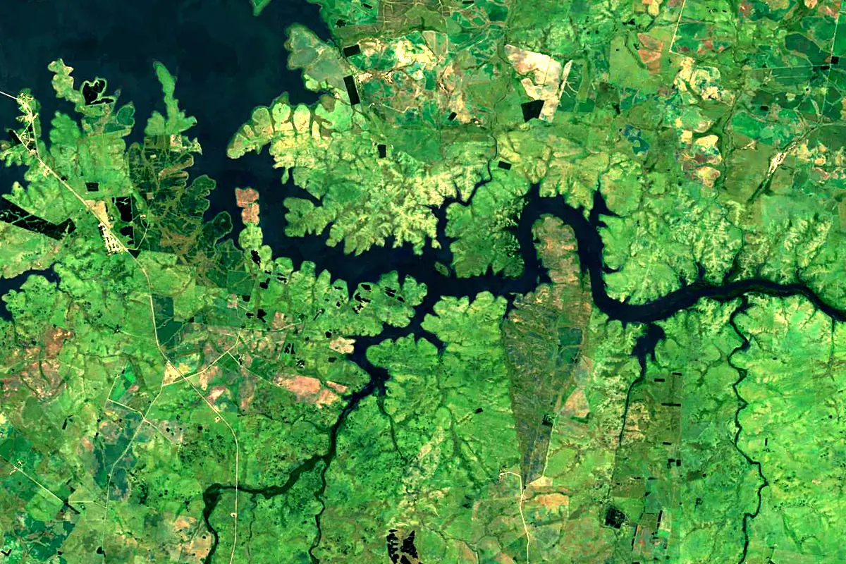 Yí River: satellite view of the mouth