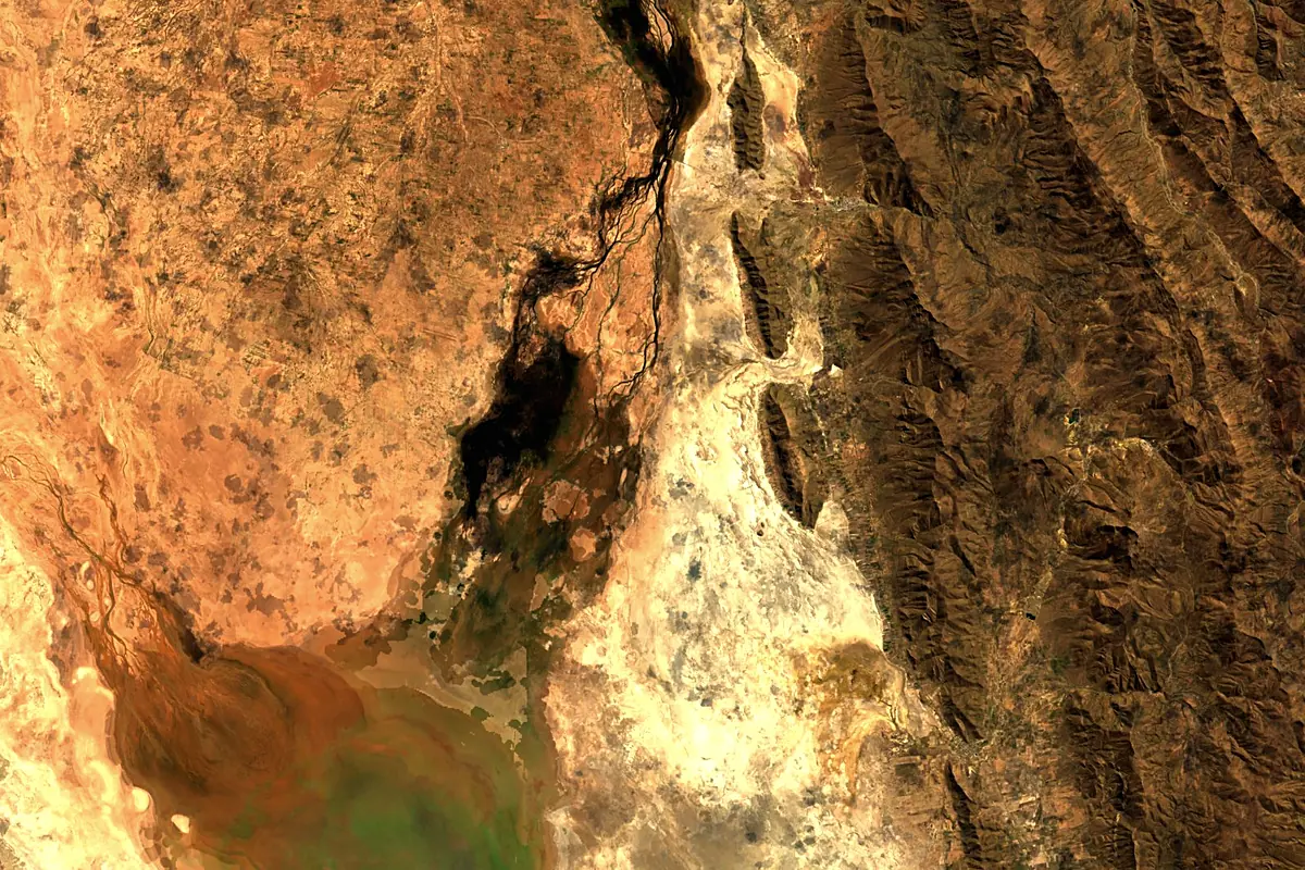 Yuca guasi: satellite view of the mouth