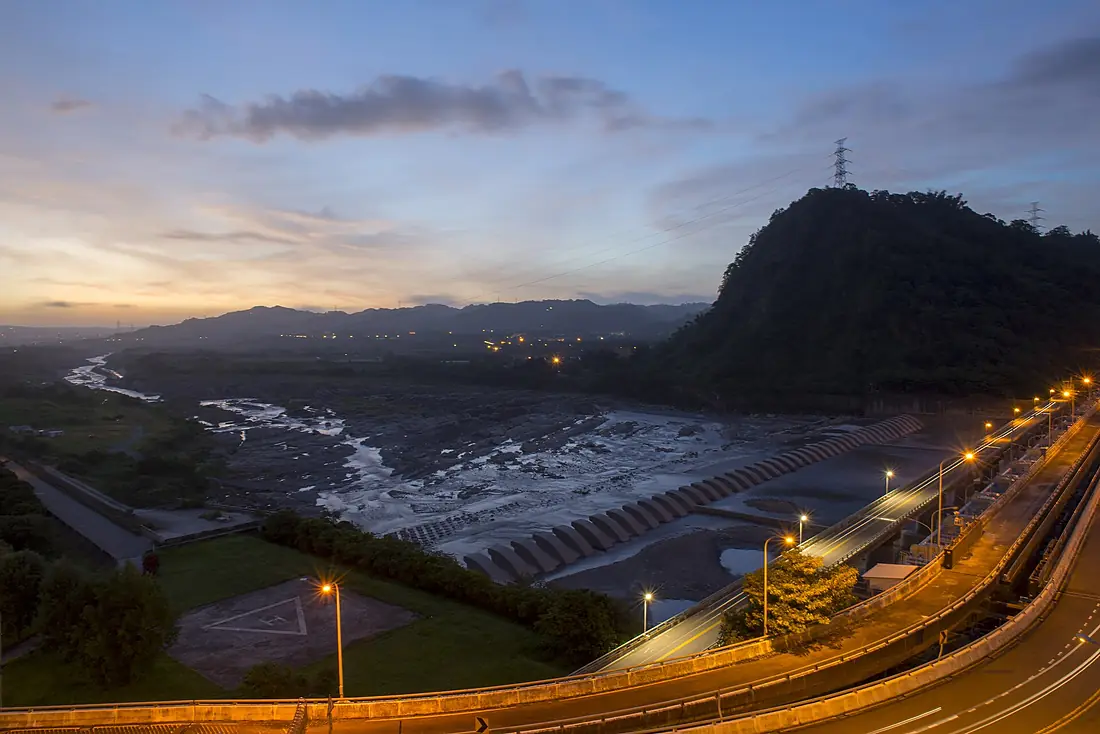 Dusk view of Zhuoshui River from Xiangbishan Observation Deck